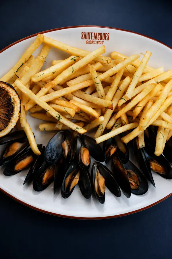 Mejillones con papas a la francesa, platón de Saint-Jacques